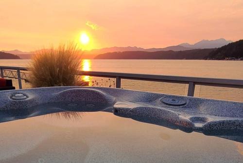 Union House | Modern Glass Retreat on Hood Canal with Private Beach