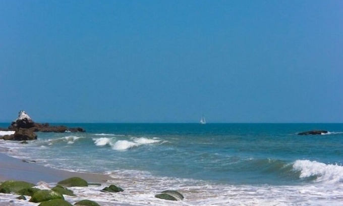 Eastern Malibu House | Oceanfront Beach House with Breakfast & Family Amenities