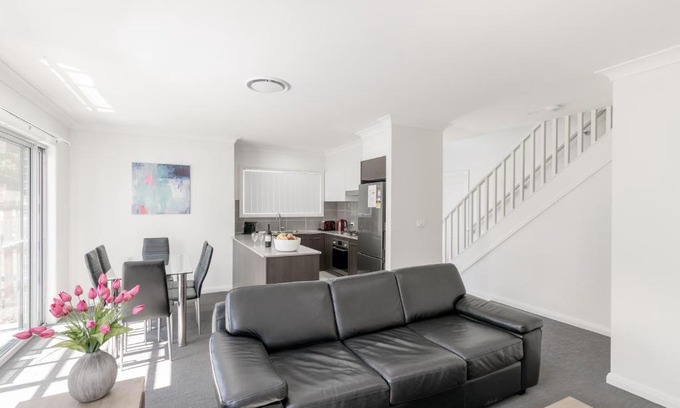 Wallsend Apartment | Wallsend on Longworth: Family-Friendly 4-Star Retreat