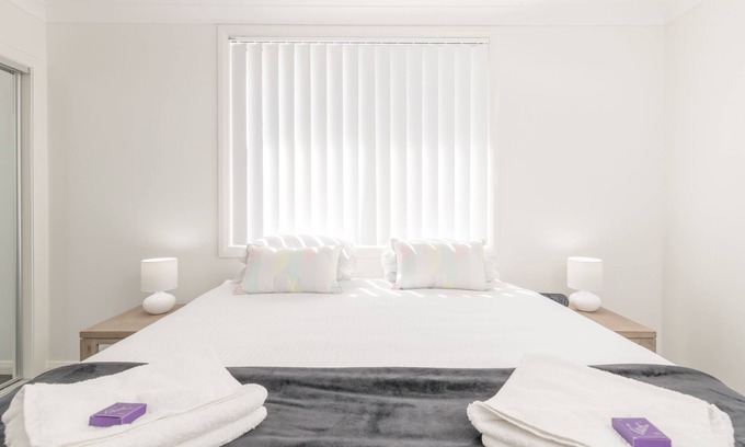 Wallsend Apartment | Experience Wallsend on Longworth with Ocean View Amenities
