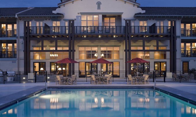 Okanagan-Similkameen Hotel | Relax at Walnut Beach Resort with Ocean Views & Pool Access