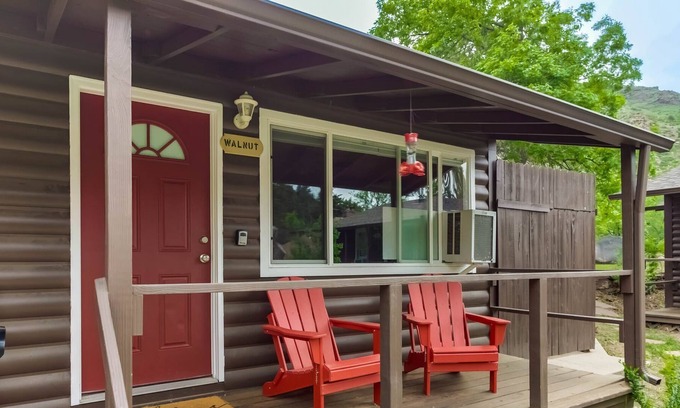 Lyons Cabin | Cozy Walnut Cabin with Fire Pit and Mountain Views