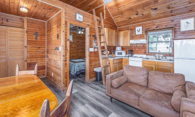 Fredericksburg Cabin | Unforgettable Walnut Canyon Cabins: Pet-Friendly Retreat