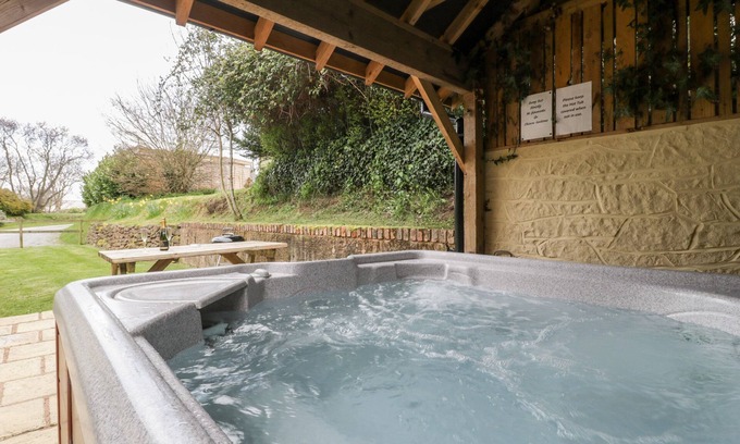Watchet Cottage | Pet-Friendly Walnut Cottage with Spa & Hot Tub Retreat