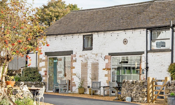 Buxton Cottage | Convenient 2 Bedroom Accommodation in Pet-Friendly Buxton