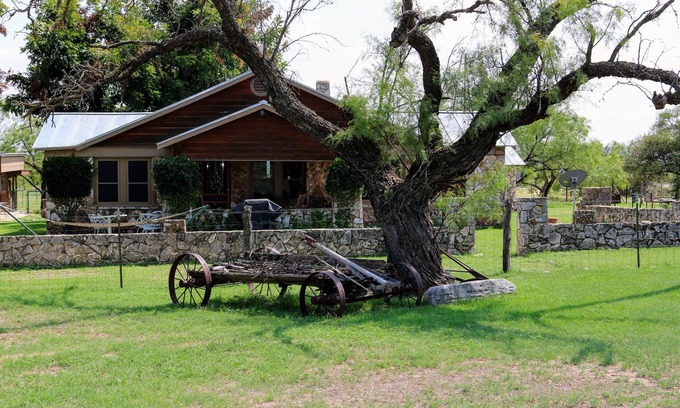 Water Valley House | Experience Walnut Creek Ranch: A Unique Country Retreat