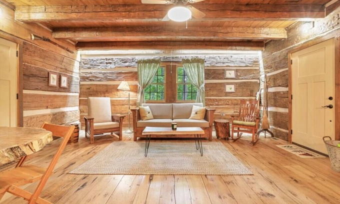 Glenford Cabin | Walnut Lodge Cabin-Private Oasis on 16 acres