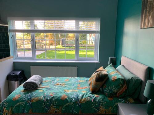Timberland Apartment | Discover Walnut Lodge: Timberland's 4-Star Retreat