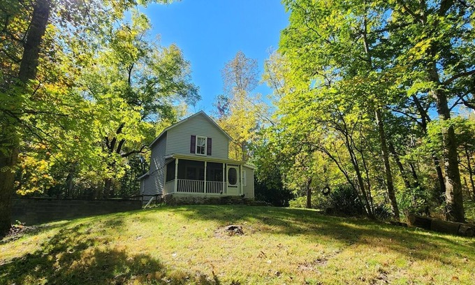 New Market House | Elegant 1 Bedroom Retreat in New Market with Spa & Breakfast