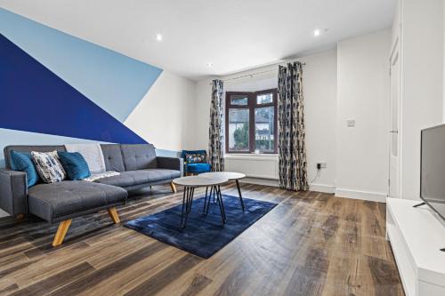 Walsall House | Inviting Holiday Homes in Bescot, Pet & Child Friendly