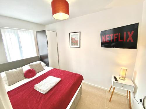 Walsall House | Relax at The Woodcutter - Family-Friendly with Pool & Hot Tub