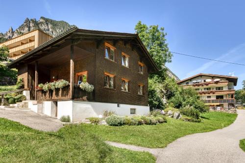 Brand House | Walserhaus: Pet-Friendly Oceanfront Retreat with Great Reviews