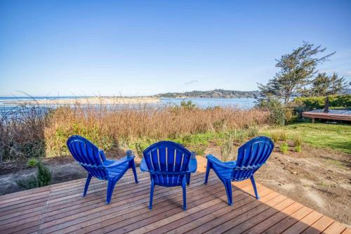 Waldport House | Pet-Friendly Retreat at Walters Waldport - 4-Star Comfort