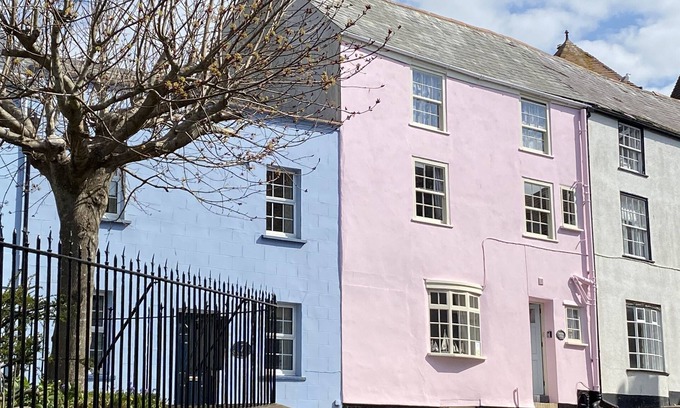 Lyme Regis House | Discover Waltham House: Pet-Friendly Cottage in Lyme Regis