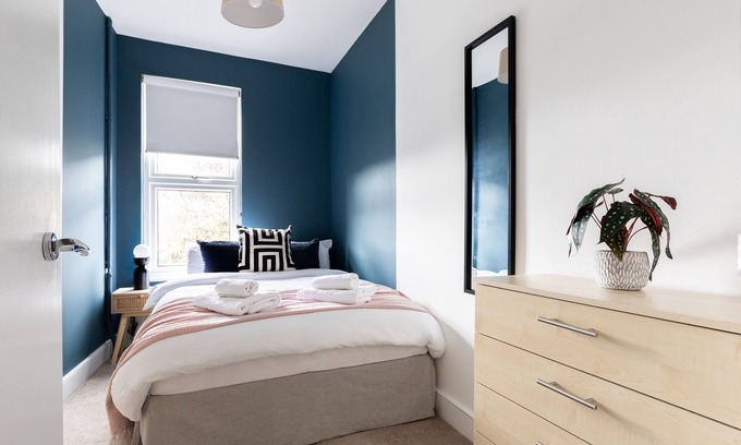 Hoe Street House | Discover Walthamstow Gem: Family-Friendly Urban Retreat