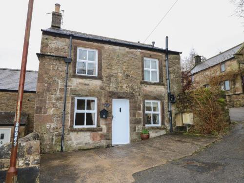 Winster House | Welcoming Walton Cottage: 4-Star Comfort for Families