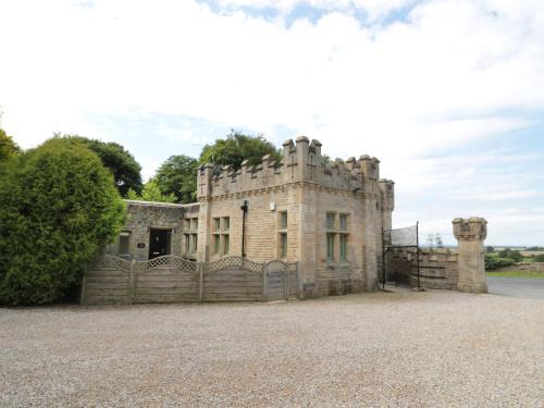 Walworth House | Pet-Friendly Stay at Walworth Castle Lodge - 5 Star Reviews