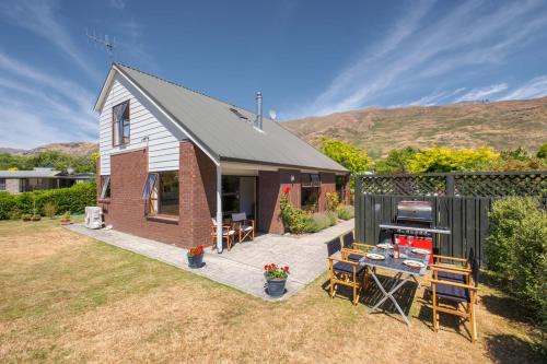 Wanaka House | Relaxing Wanaka Holiday Home - Family-Friendly Getaway