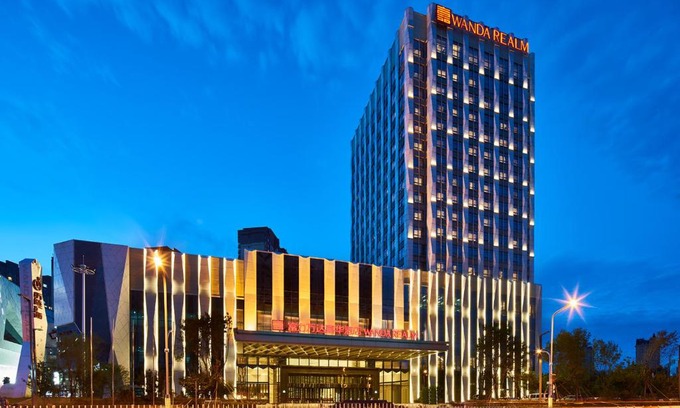 Jianhua District Hotel | Experience Wanda Realm Qiqihar: 5-Star Comfort Awaits