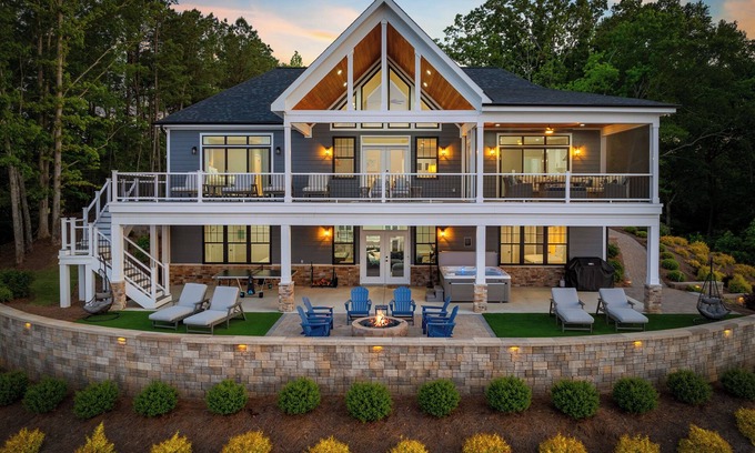 Littleton House | Wander Gaston Shores
