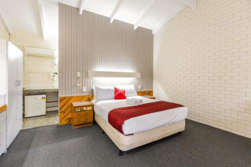 Central Mudgee Hotel | Explore Comfort at Wanderlight Motor Inn with Pool & Breakfast