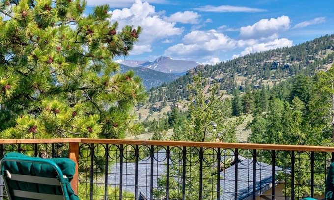 Windcliff Estates House | Discover Relaxation at Windcliff 3 Bedroom Condo Retreat