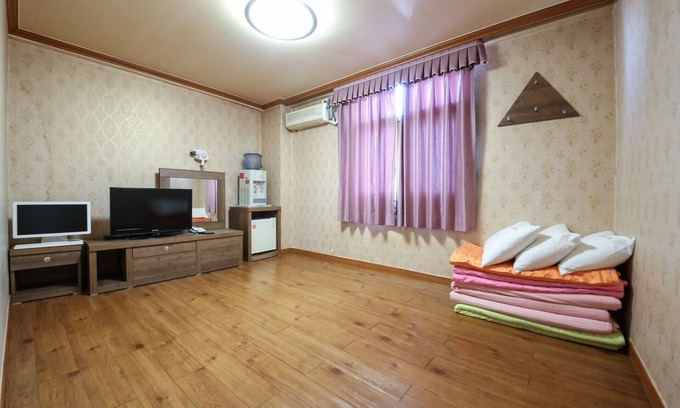 Wando Hotel | Eco-Friendly Wando C and Hyu: Family Stay with Breakfast