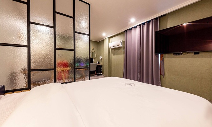 Wando Hotel | Eco-Friendly Comfort at Wando Zeus - Ideal for Families