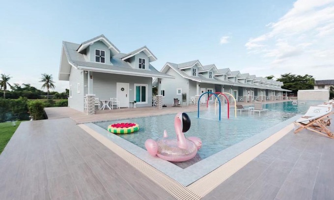 Wang Muang House | Wangpruksa Resort: Oceanfront Retreat with Pool & Dining