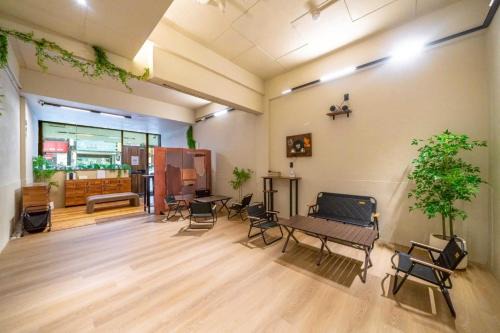 West Central District Hotel | Wanna Inn