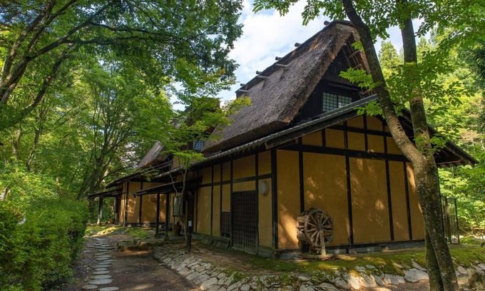 Takayama House | Eco-Friendly Wanosato: 4-Star Gem with Hot Tub & Dining