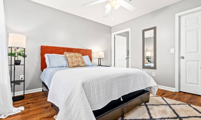 Auburn Condo | War Eagle South-1.5 to Stadium, pool and shops