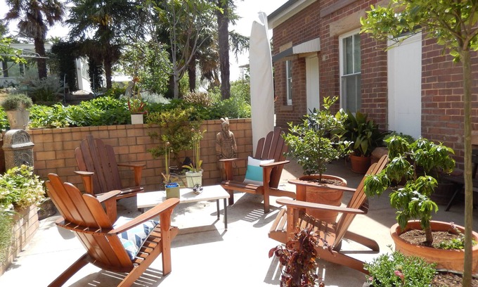 Goulburn Cottage | Peaceful Waratah Cottage Near Goulburn CBD with Pool