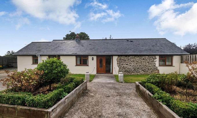 Holsworthy Cottage | Family-Friendly Warbrook Cottage with Kitchen & Breakfast