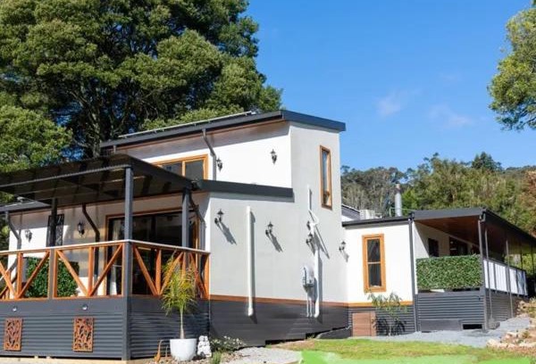 East Warburton House | Discover Warburton Woods Nature Retreat - Pet & Child Friendly
