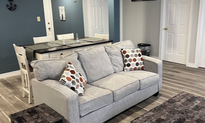 Parkdale Apartment | Inviting Nautical Retreat - Pet & Child Friendly Getaway