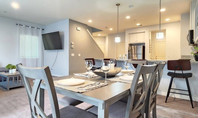 Moreno Valley House | Cozy Retreat with Spa, Pool & Lake Views - Guest Rated 10/10