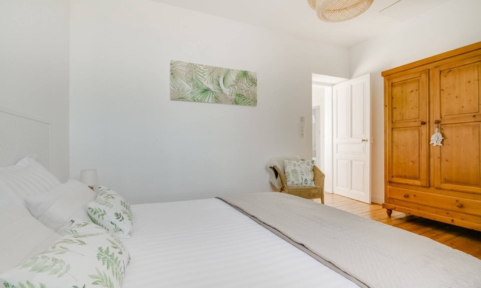 Robert-Espagne House | Family-Friendly Ocean View Retreat with Spa & Breakfast