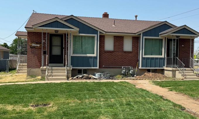 Clearfield House | Warm and friendly house in Clearfield with AC, WiFi, 2 king beds, 2 bathrooms