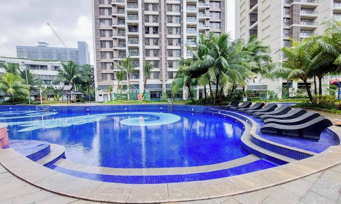 Bumi Serpong Damai Apartment | Cozy Studio at Sky House BSD with Pool and Breakfast