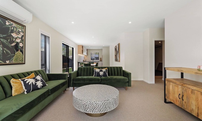 Lowburn House | Warm and stylish new home close to river, lake, restaurants and golf course.