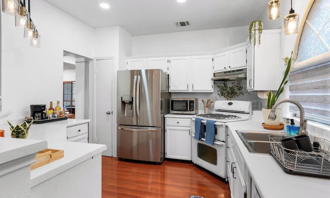 Parker Lane House | Welcoming Austin Retreat: 3BR, Pet-Friendly & Spa Access
