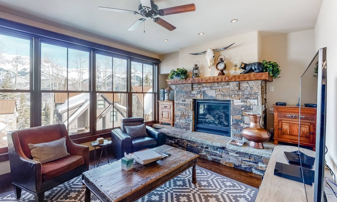 Mountain Village Condo | Cozy Mountain Condo: Guest Rated 9.8 with Balcony & Spa
