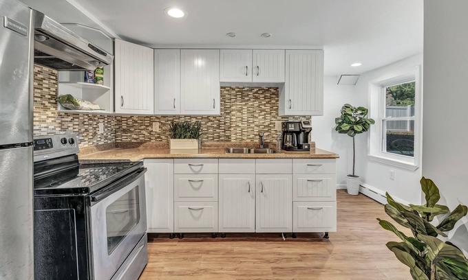 Bridgeport Apartment | Cozy Studio Suite in FFLD COUNTY with Spa & Breakfast