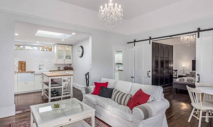 Hobart Central Business District Apartment | Warm, Inviting, and Luxurious "The Manor"