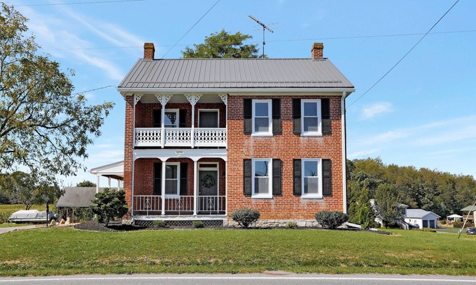 Marion Other | Historic Warm Spring Farmhouse with Modern Amenities