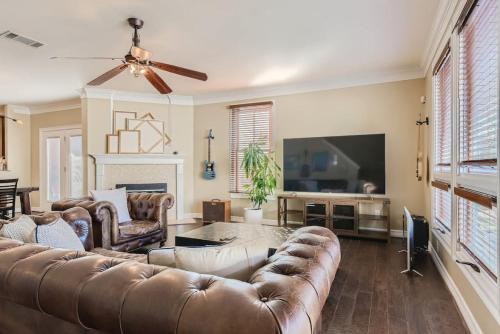 West Campus Apartment | Comfortable 3BR Townhome in Suburban Location Near Downtown