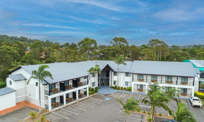 Warners Bay Hotel | Discover Warners at the Bay: 4-Star with Hot Tub & Dining