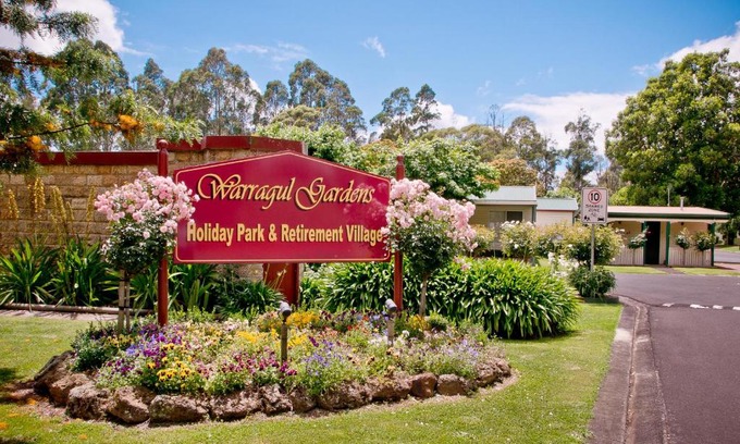 Warragul Resort | Relaxing Warragul Gardens Holiday Park with Pool and Family Fun