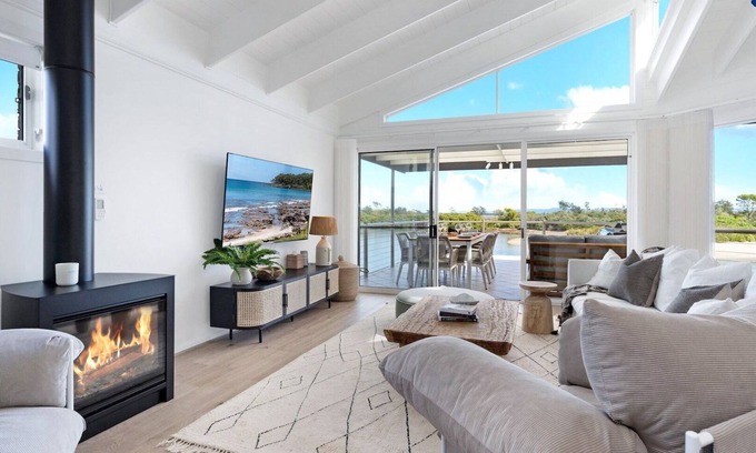 Currarong House | Warrahwillah Beach House: Panoramic Inlet Views Await